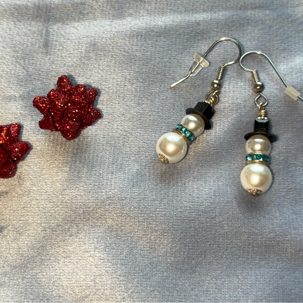 Pearl Snowman Dangle Earrings with Teal Rhinestone Accent